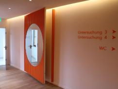 Praxis Innenausbau mit Spiegel Wandverkleidung in Kassel