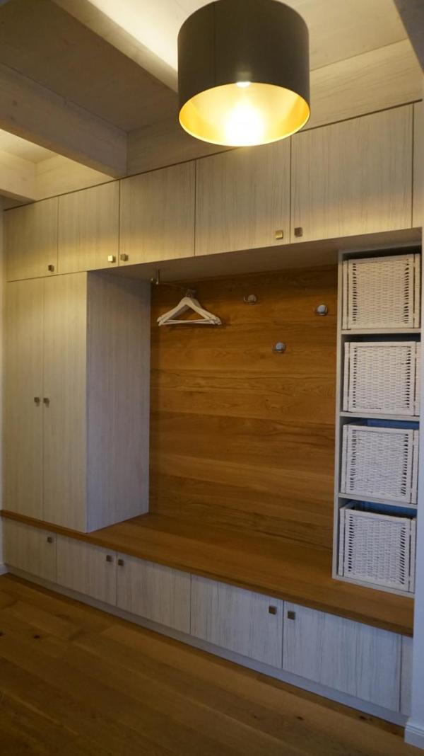 Garderobe in grau 
