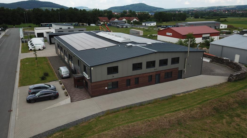 Firmengebäude aus der Vogelperspektive