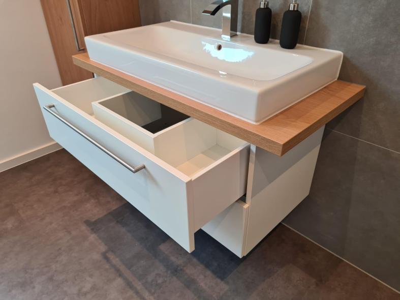 Waschtischunterschrank offen
