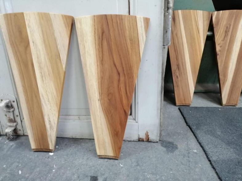 Runder Tisch aus einzelnen Teilen