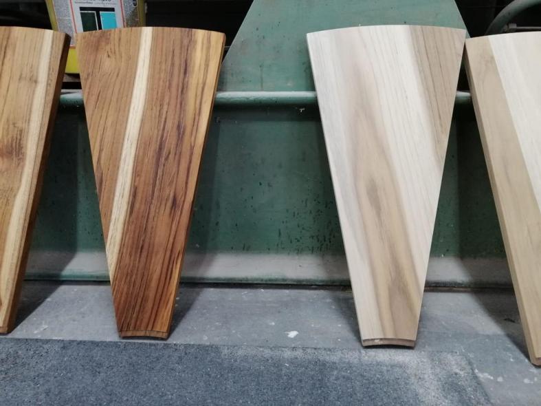 Runder Tisch aus einzelnen Teilen