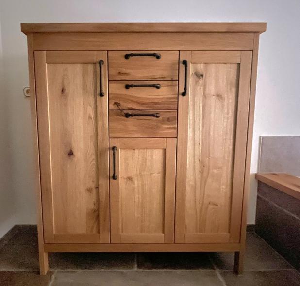 Badezimmer Schrank aus Holz in Hofgeismar