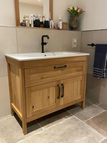 Badezimmer Unterschrank aus Holz in Hofgeismar