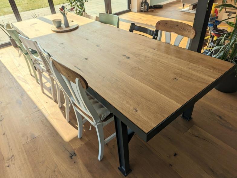 Esstische aus Holz in Hofgeismar