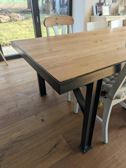 Esstische aus Holz in Hofgeismar