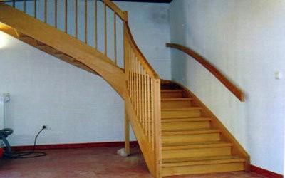 Treppe aus Buche 1/4 gewendelt ihn einem Kindergarten